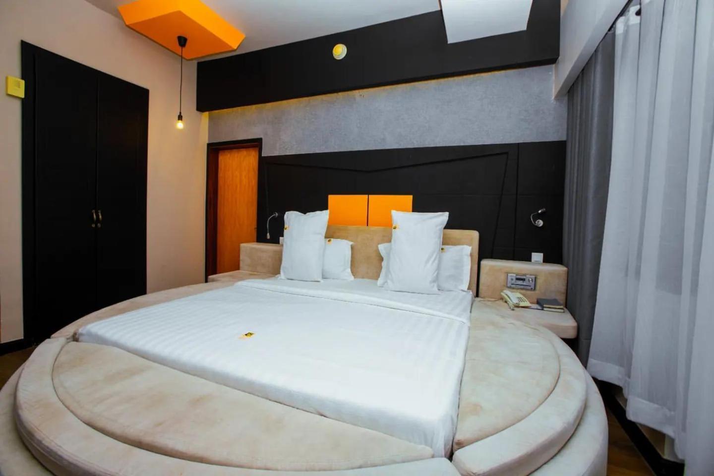 Gold Crest Hotel Мванза Екстер'єр фото